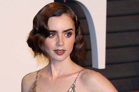 リリー コリンズ 太眉ブームに 感謝 Beauty Madamefigaro Jp フィガロジャポン