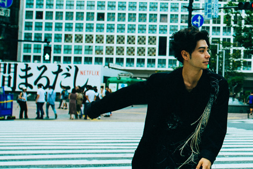 虹の刻 第11章】村上虹郎×山田智和×志人。｜虹の刻｜madameFIGARO.jp