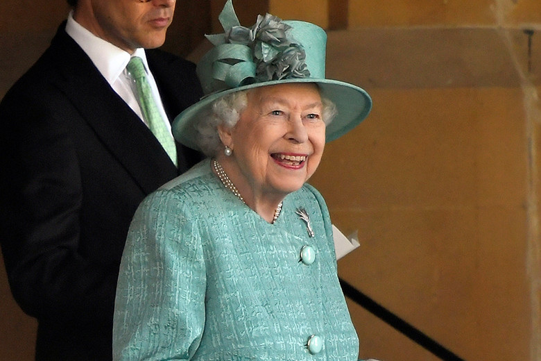 エリザベス女王の「公式誕生日」を、ミニセレモニーで祝福。｜Culture