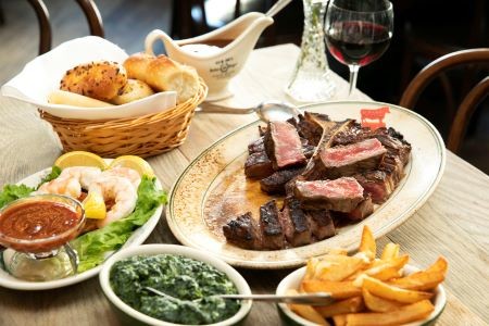 ニューヨーク、お祝いのご馳走は豪華なステーキハウスで。｜世界は愉快｜madameFIGARO.jp（フィガロジャポン）