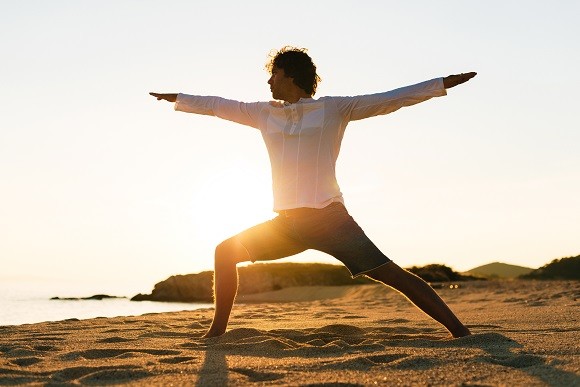 フランスでヨガ男子が急増中 人気の理由は Culture Madamefigaro Jp フィガロジャポン