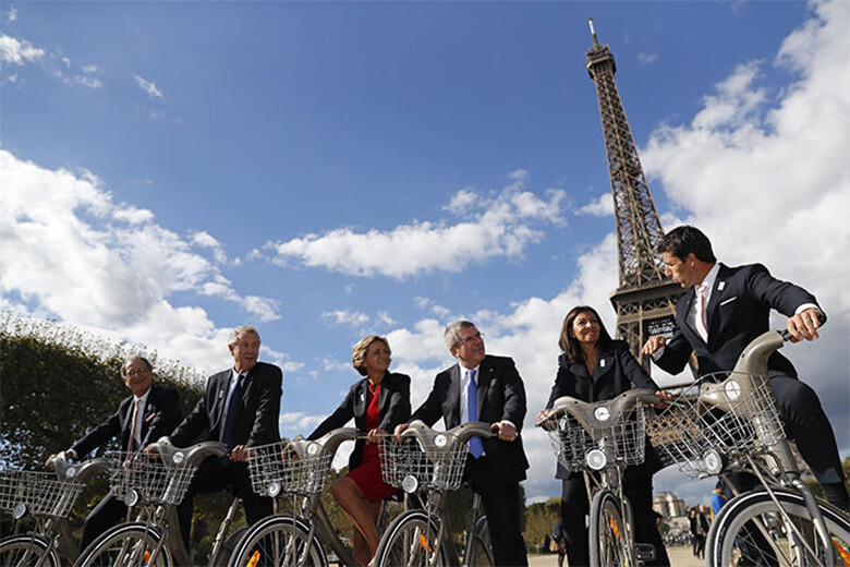 パリの自転車ブーム 15分都市 構想とオリパラ Society Business Madamefigaro Jp フィガロジャポン