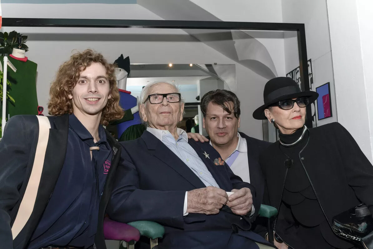 01-230809-thumb-pierre-cardin-