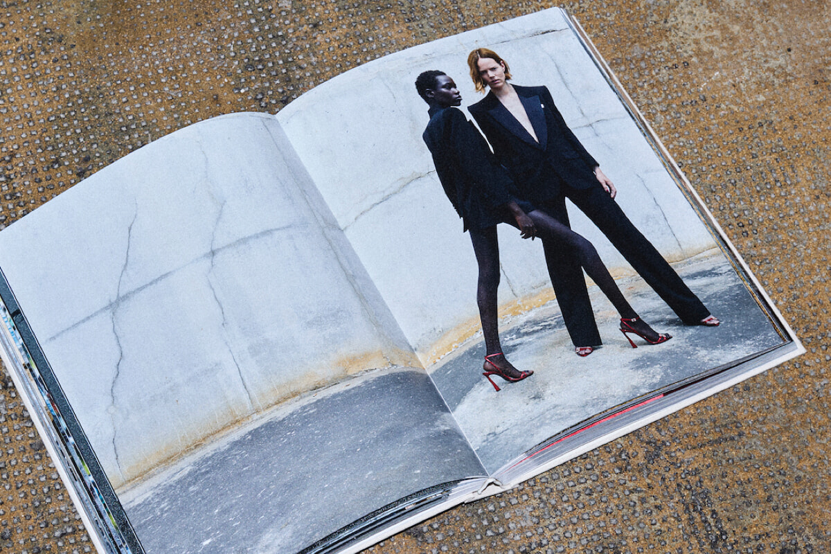 イブランローラン　本 LITTLE BOOK OF YVES SAINT LAURENT アイコニックなファッション