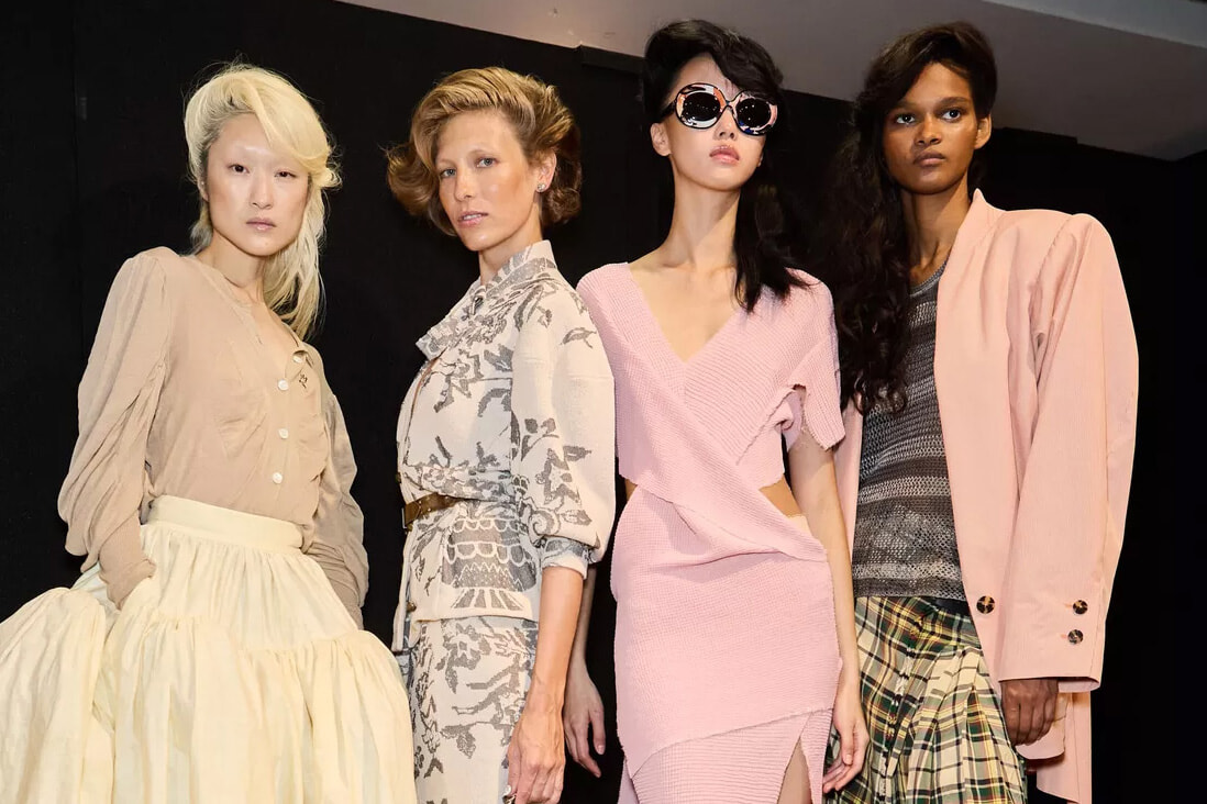 ヴィヴィアン・ウェストウッドのショー、80年代のダイアナ妃に敬意を