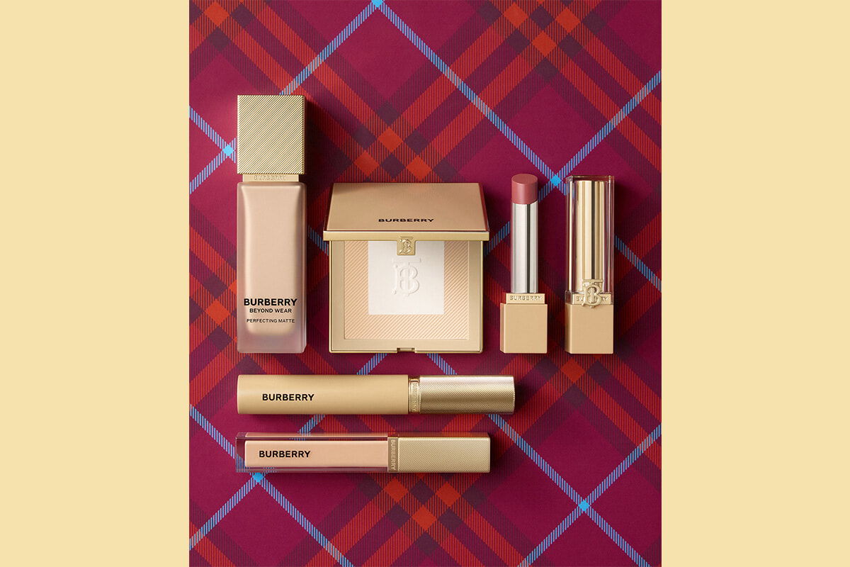 バーバリー ビューティから、トレンチコート色のメイクアップ