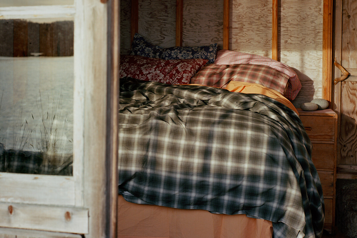 北欧のサマーハウスのインテリアに着想を得た、ステューシーとテクラの