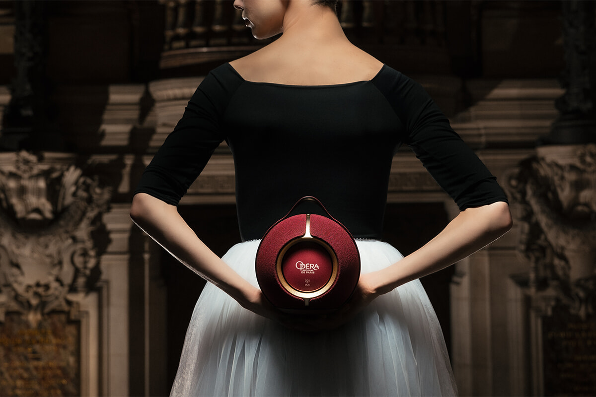 ガルニエ宮150周年。デビアレから限定150台のオペラ座色のポータブル