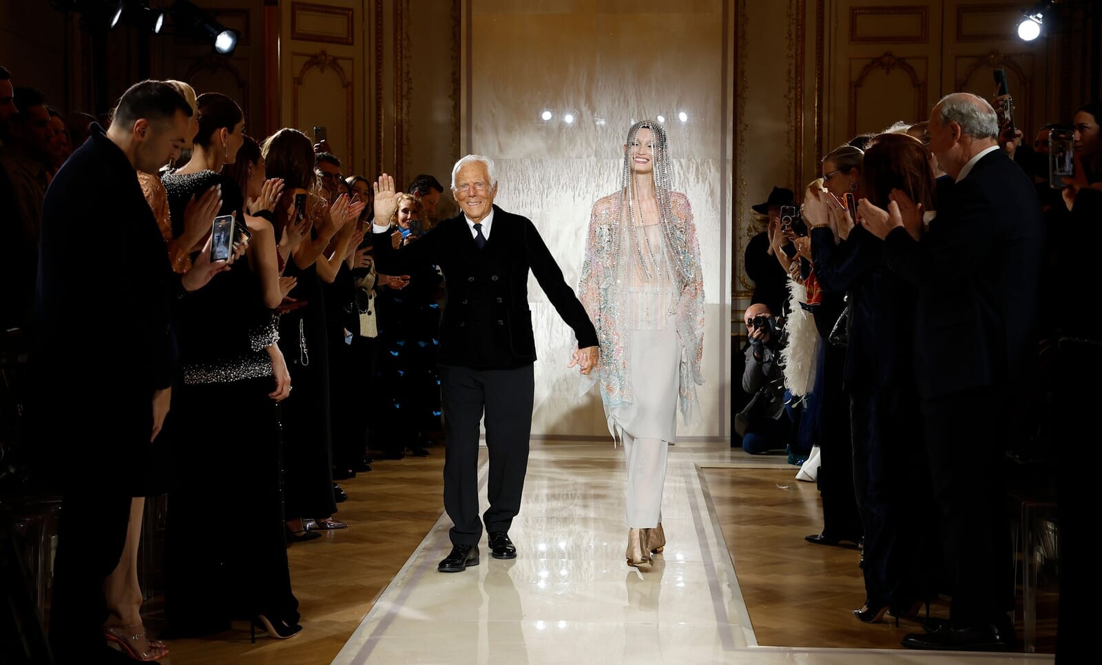 モードの帝王」ジョルジオ・アルマーニ、91歳で逝去。｜Fashion