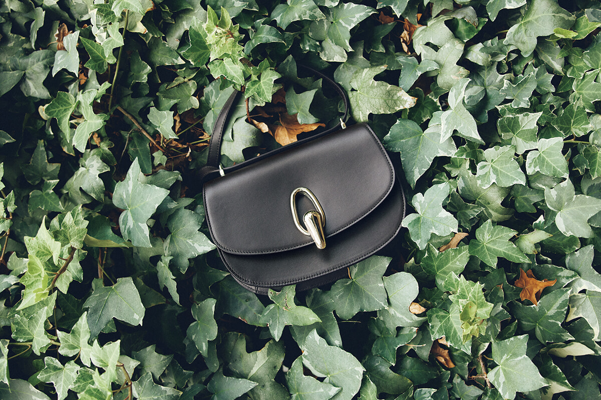 ジョルジオ アルマーニのバッグ】あらゆるシーンに寄り添う、モダンな