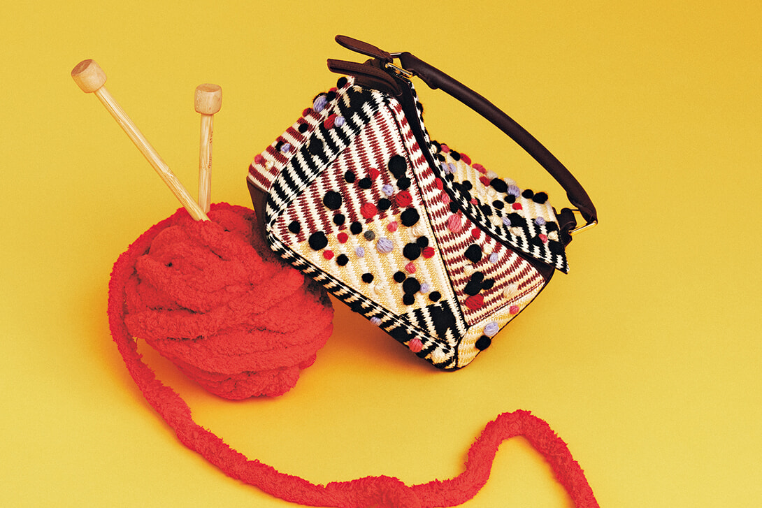 ロエベのバッグ】アイコンバッグ「パズル」にアートのようなドット