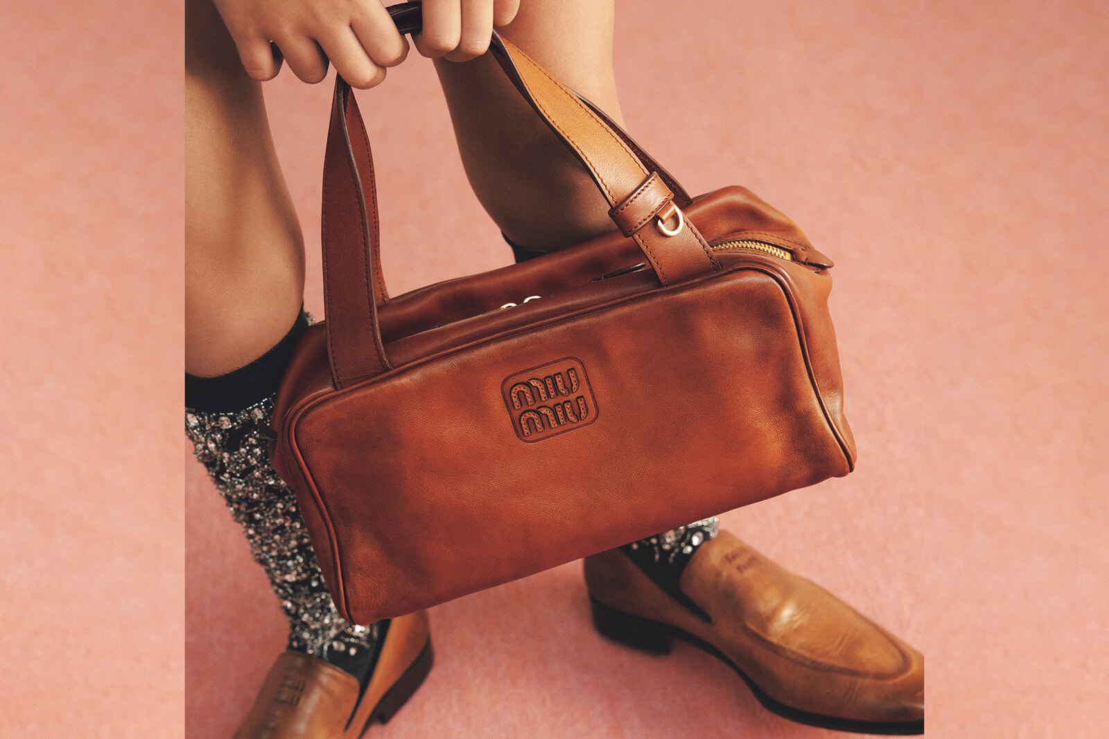 ⭐︎apple⭐︎ミュウミュウボディバック miu miu（ミュウミュウ） ショルダーバッグ 5NF460 AEFX レディース