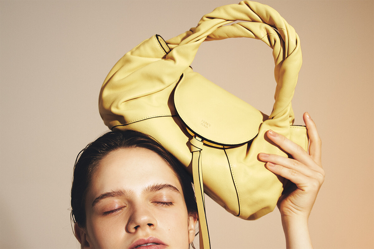 フェンディのバッグ】創業100周年を記念して復活した伝説のバッグ