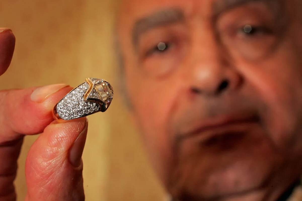 ダイアナ妃をめぐる謎。悲劇的な事故の夜に身に着けていた「指輪」から