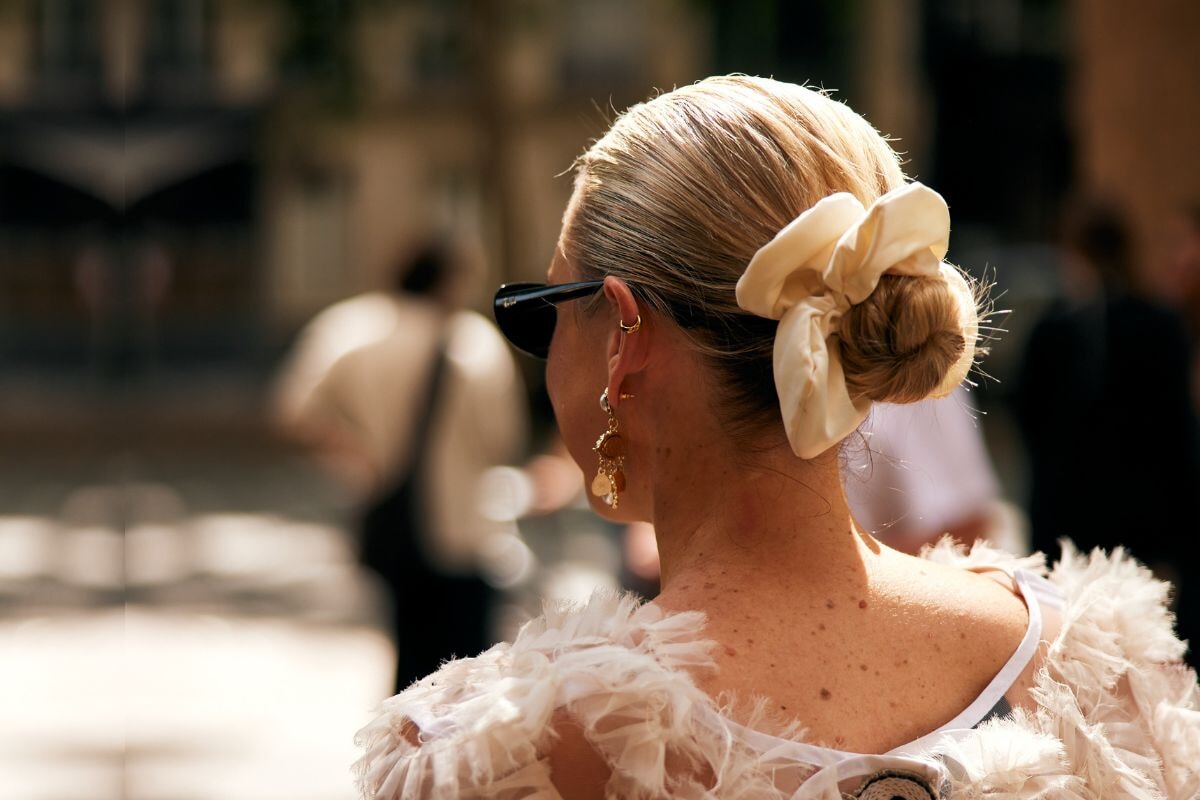 大人のまとめ髪。モードに決まる７選。【簡単アレンジ動画付き】