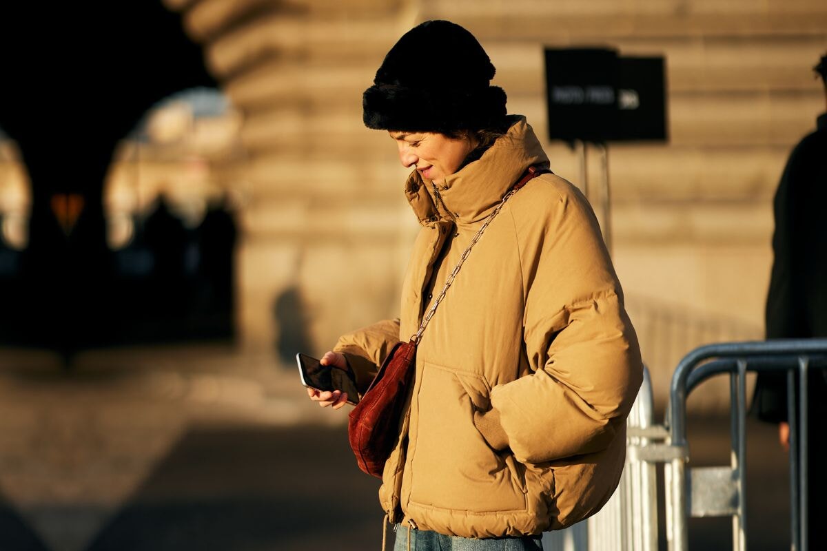 今年のダウン、買い足すなら？デザインで差が出る6人の海外スナップ【2025年冬】