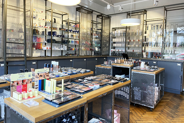 メイク道具・化粧小物 paris パリに行ったら訪れる、プロのメイクさん御用達のお店。｜beauty
