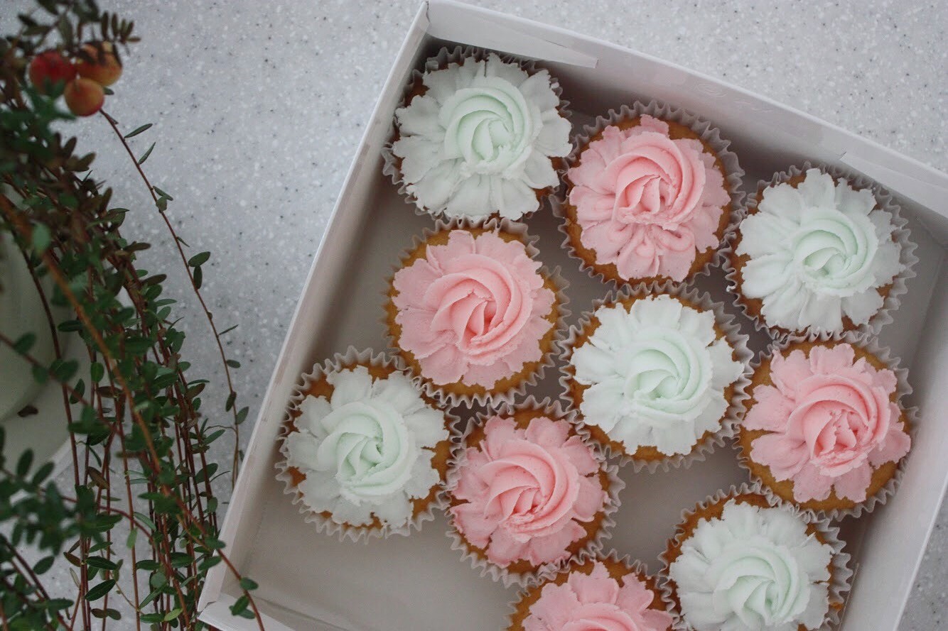 美味しくて可愛い 誕生日のカップケーキ パリ風 ママスタイル Blog Madame Figaro Jp フィガロジャポン