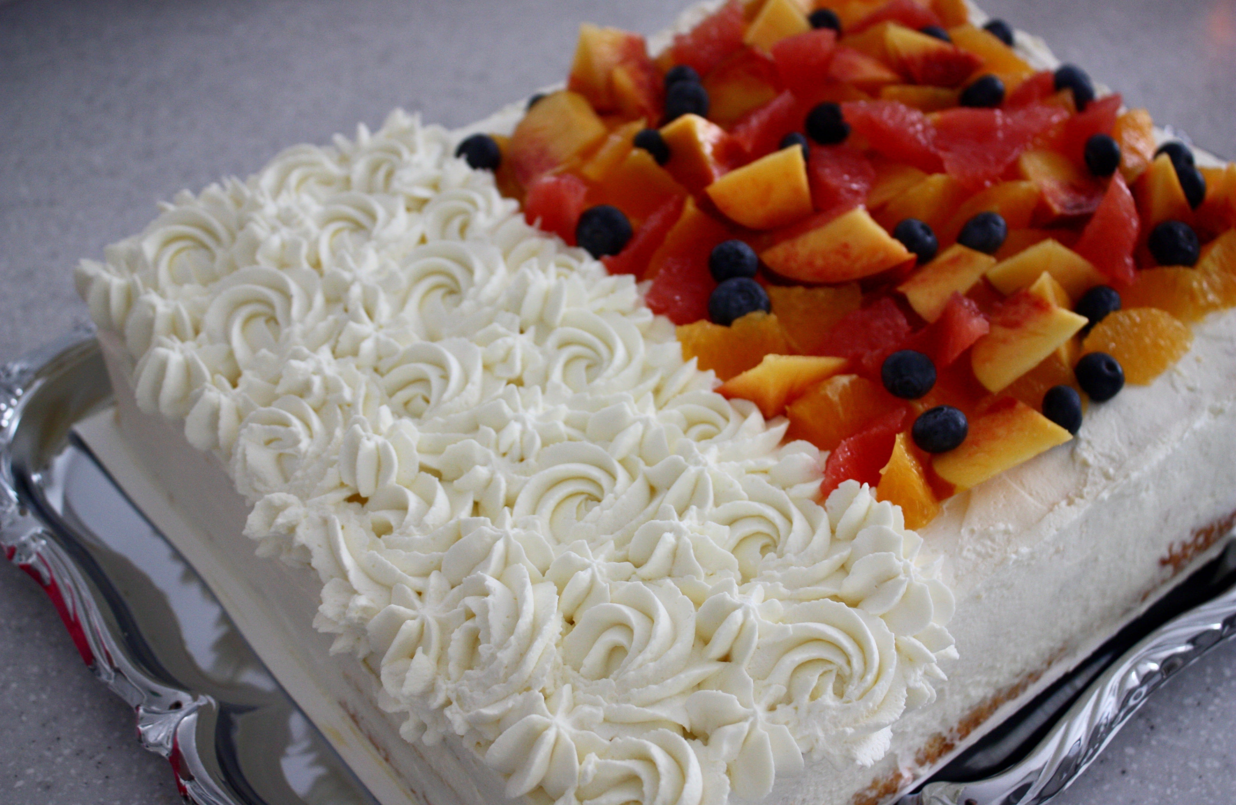 サマーフルーツのウエディングケーキ パリ風 ママスタイル Blog Madame Figaro Jp フィガロジャポン