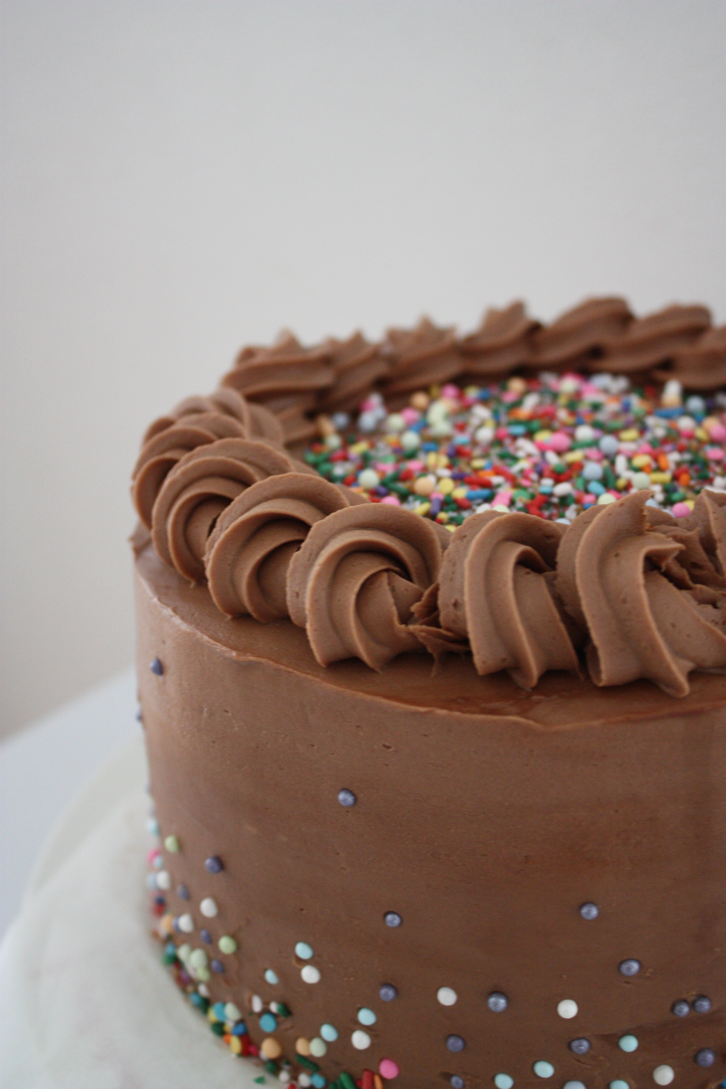 チョコレートケーキはカラフルに パリ風 ママスタイル Blog Madame Figaro Jp フィガロジャポン