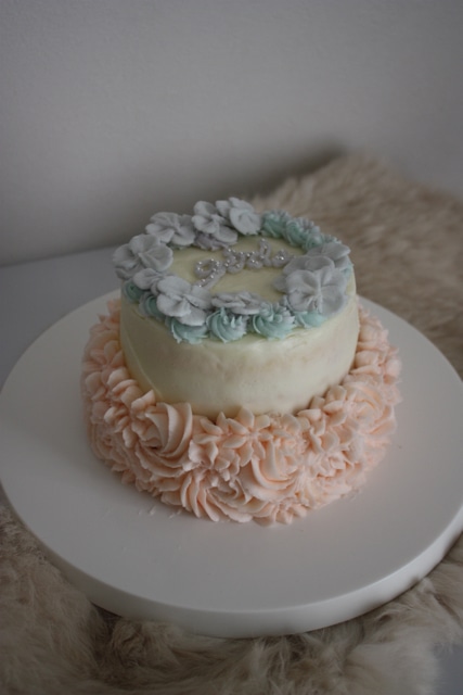 こんなに可愛い ベビーシャワーのケーキ パリ風 ママスタイル Blog Madame Figaro Jp フィガロジャポン
