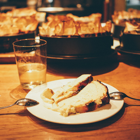 Stay Home おうちでバスクチーズケーキ 1枚から始まる 旅と私のタカラモノ Blog Madame Figaro Jp フィガロジャポン