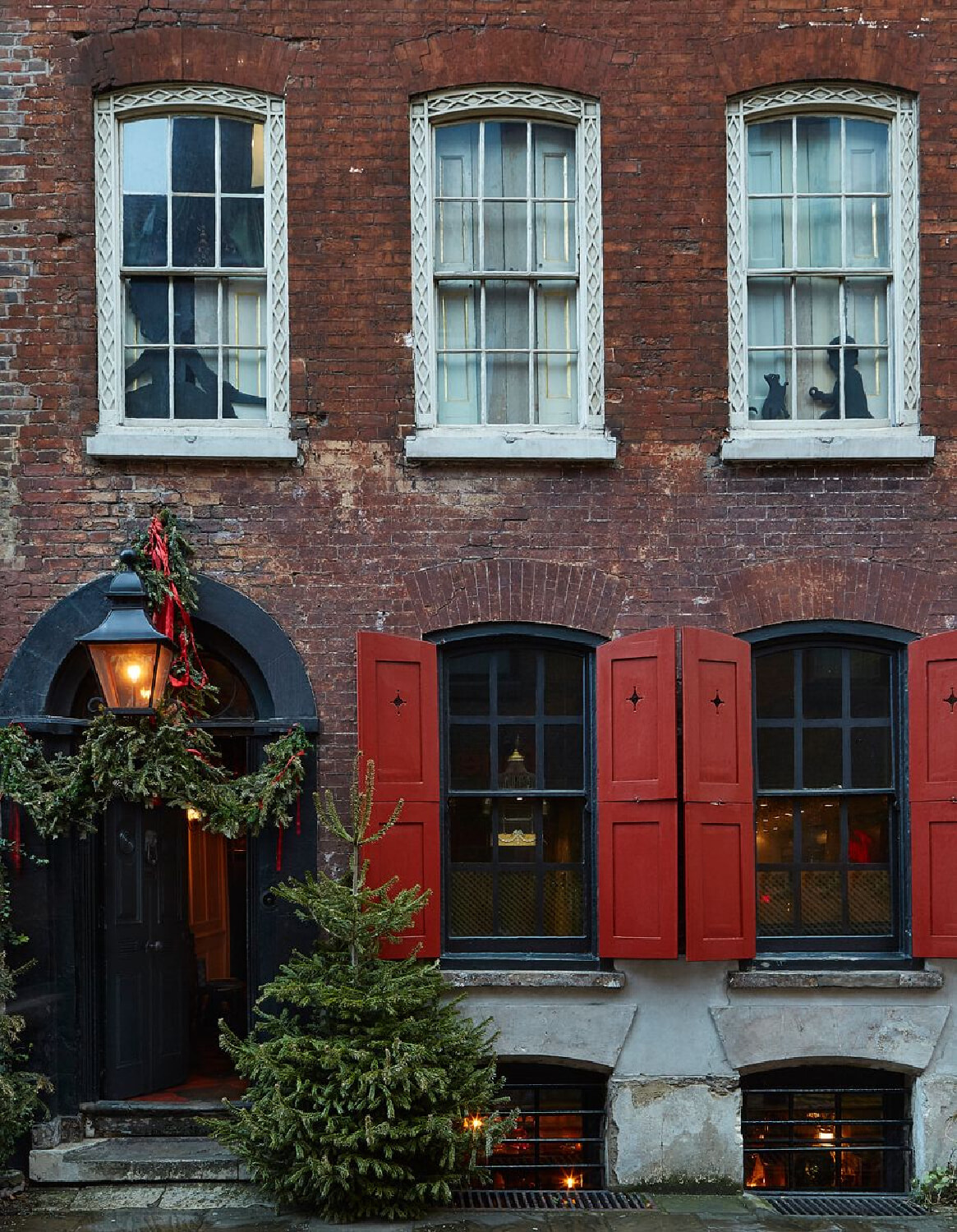dennis-severs-house-london-exterior-red.jpg