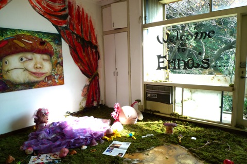 フランス大使館にアーティスト集合。「No man's land」展