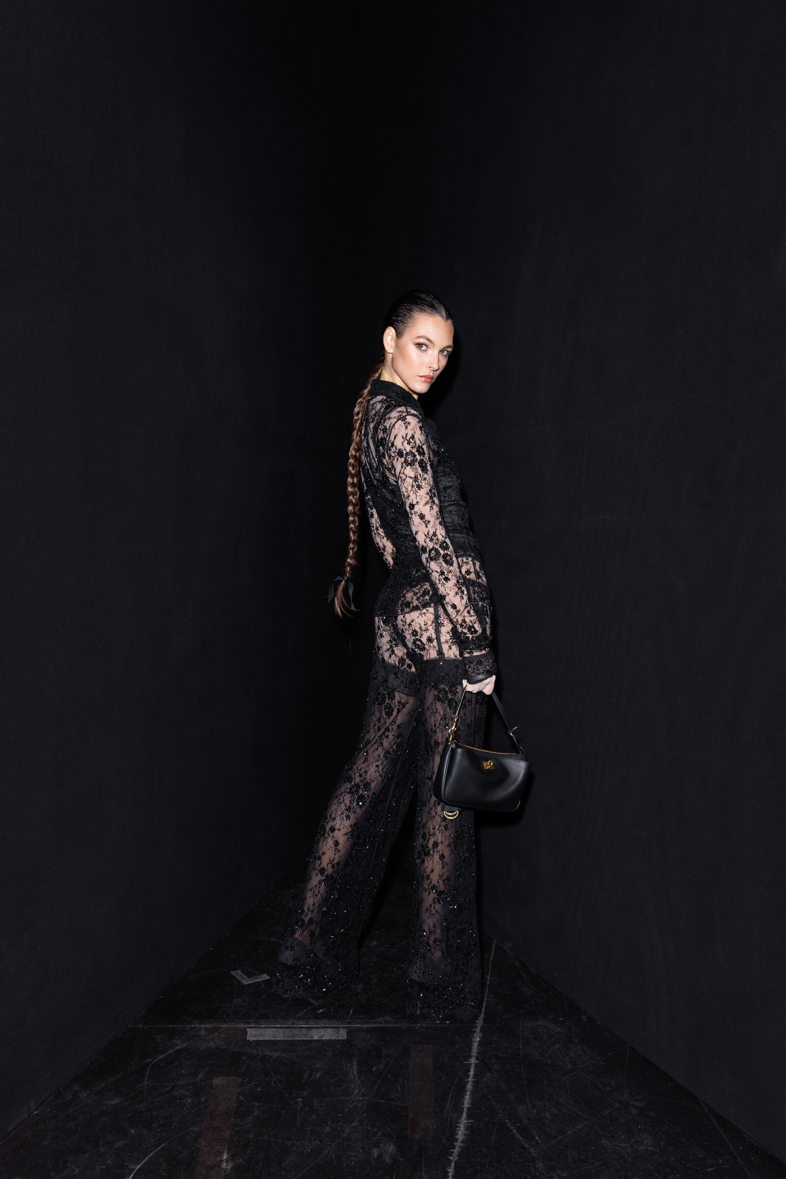 BALENCIAGA WINTER 25 VIP IMAGE_Vittoria Ceretti.jpg