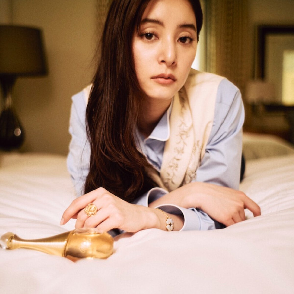 新木優子、ジャドールの香りとLAの陽光のなかで。