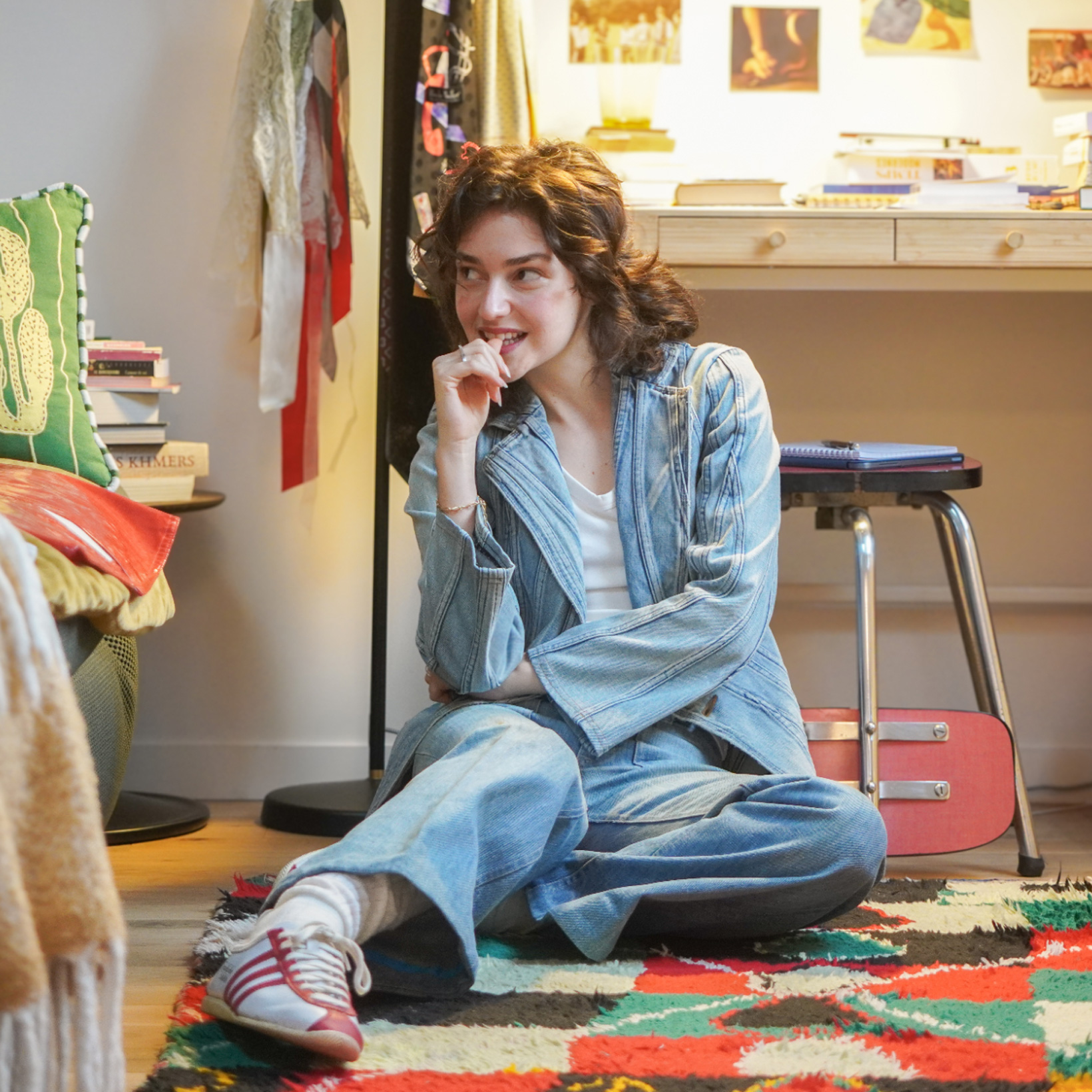 現代パリジェンヌのヴィンテージスタイルは「上書き」がルールらしい。【森春菜の「令和じたばたパリジェンヌ月報」#1】