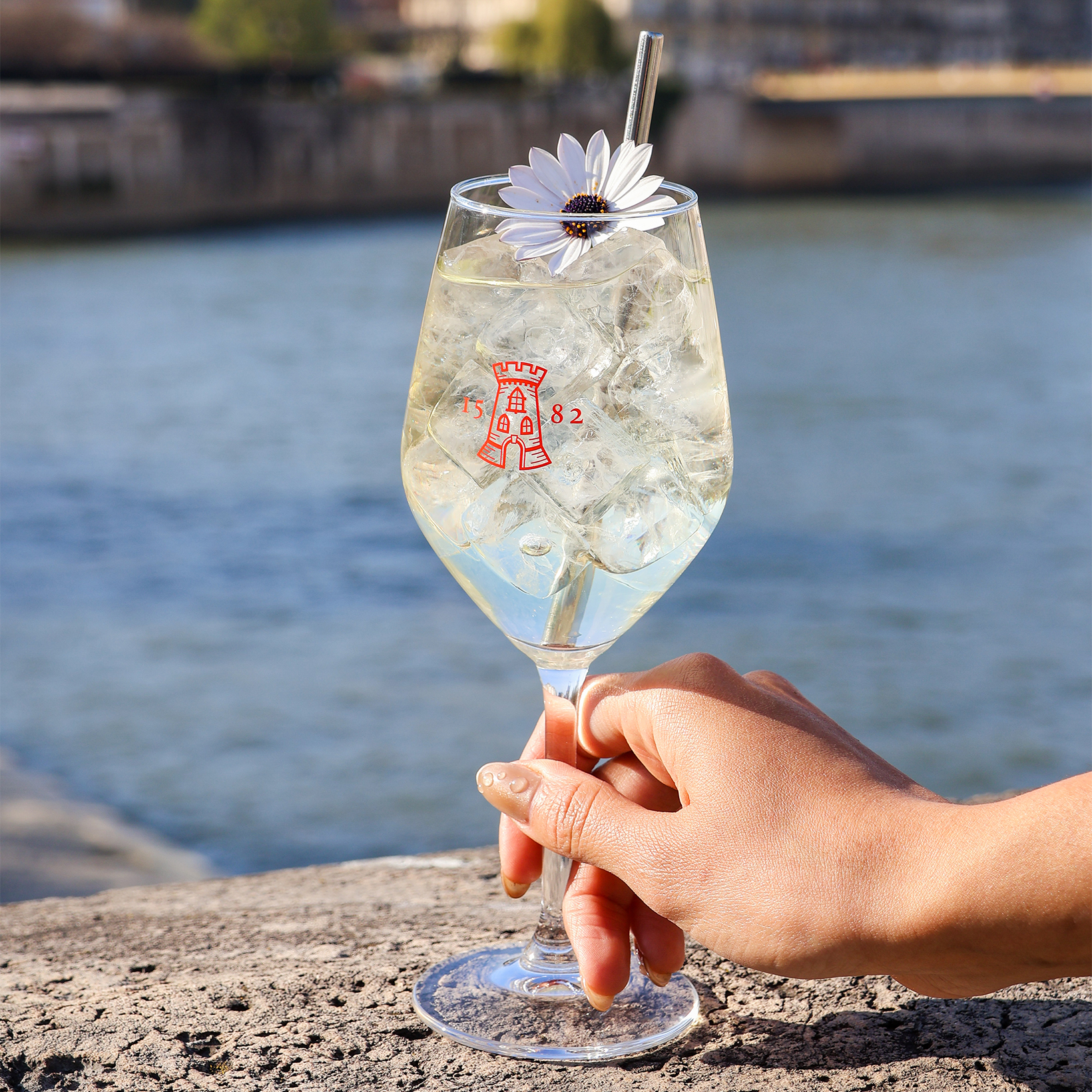 今年もセーヌ河上のテラス席が！「ロティスリィ・ダルジャン」でクラシックなフレンチに乾杯！