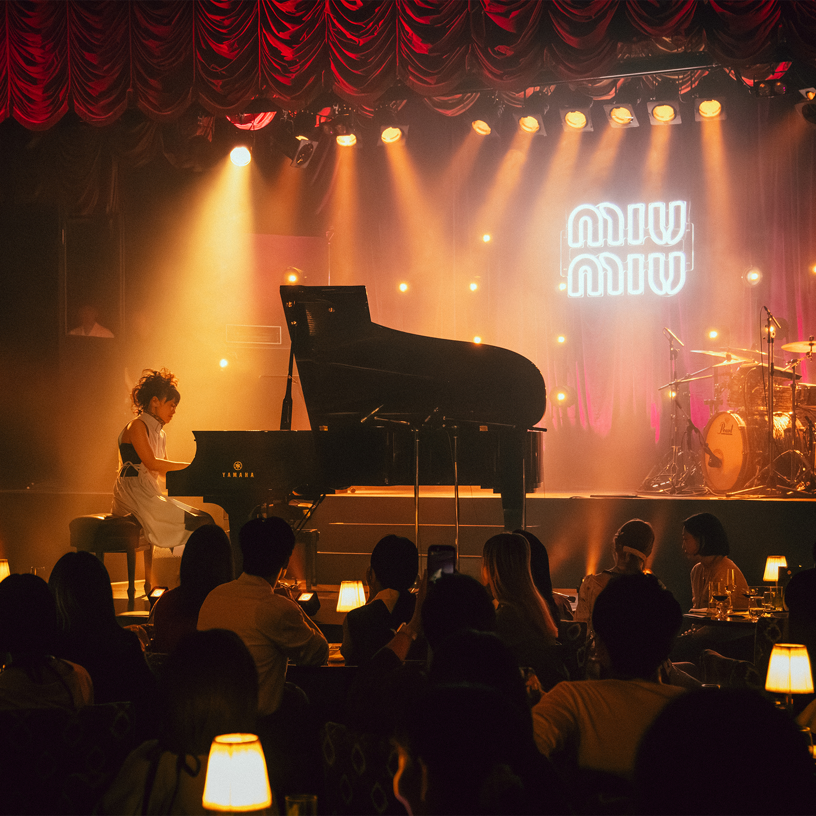 上原ひろみ、アーロ・パークスらが競演、ミュウミュウとジャズが紡ぐ東京の夜。