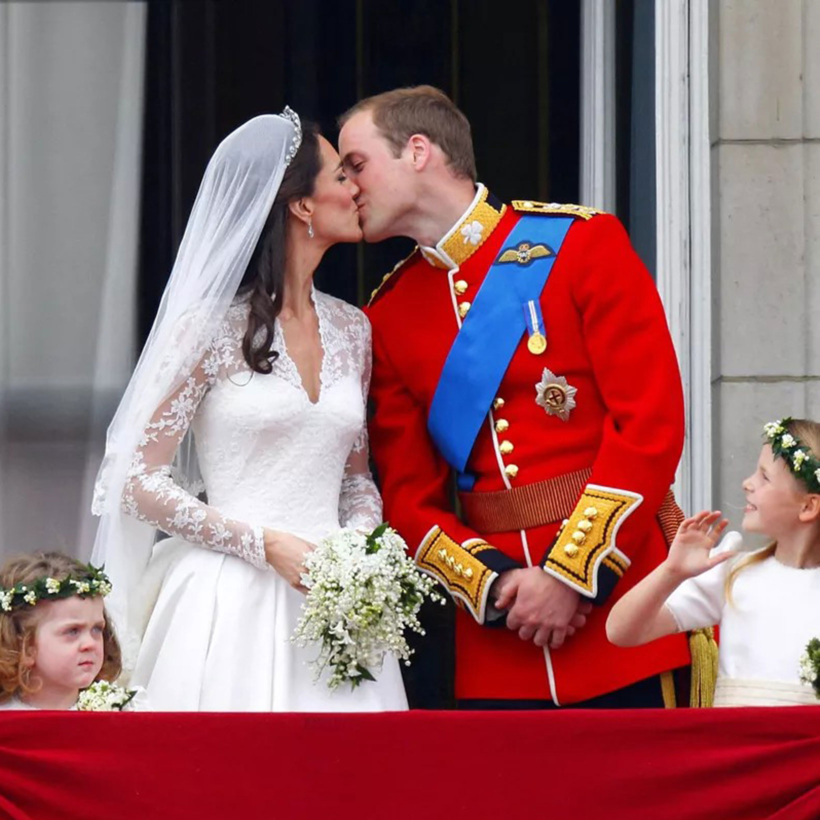 キャサリン妃とウィリアム王子、結婚15周年。ロイヤルウエディングを19枚で振り返る。