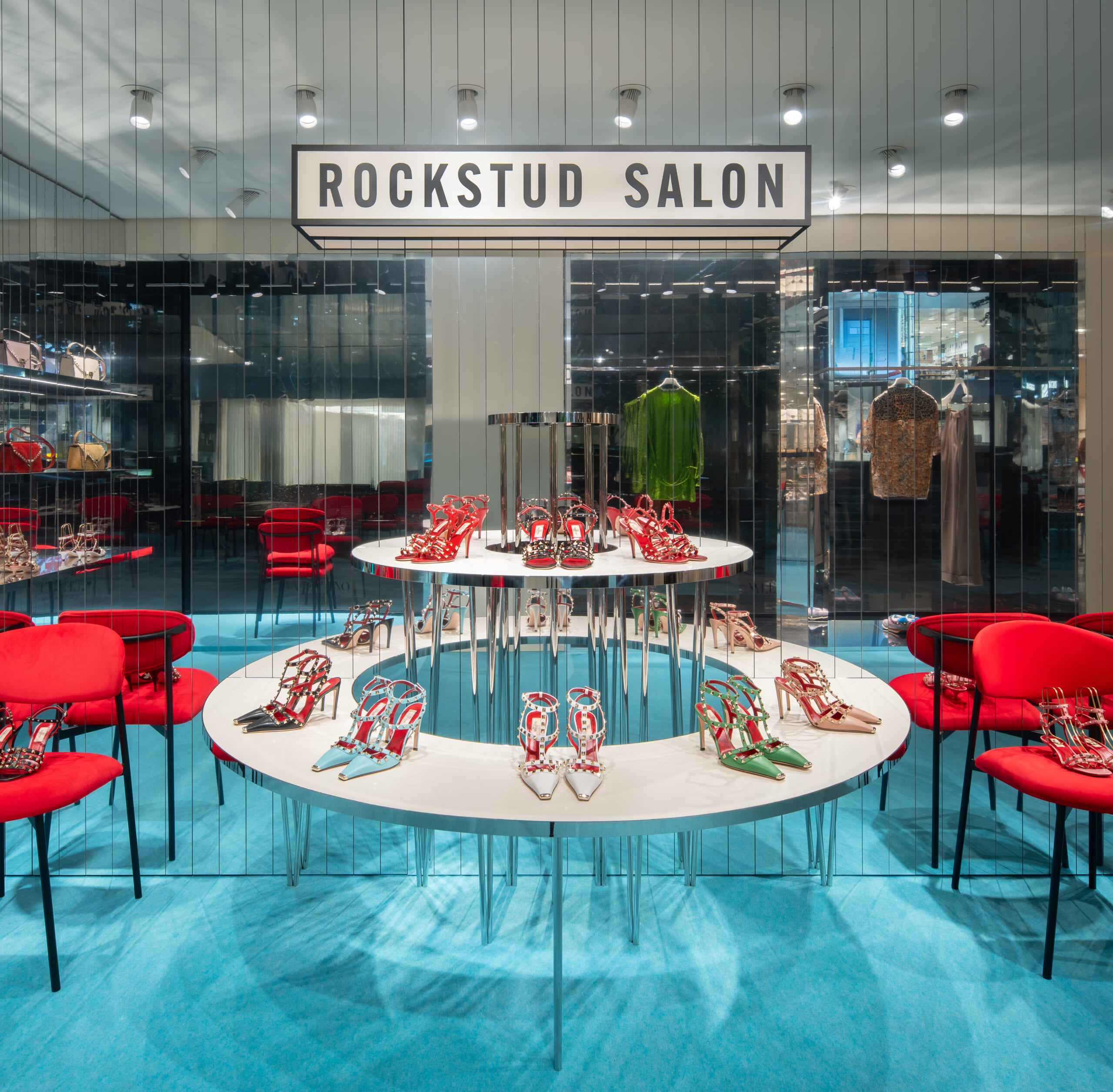 ヴァレンティノ 銀座に「ロックスタッズサロン」が登場！アレッサンドロ・ミケーレが紡ぐ、新たなアイコンの世界。