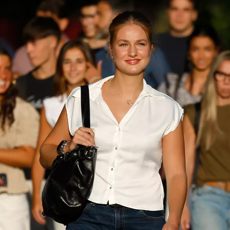 未来のスペイン女王、公務姿からの落差がすごい大学初日に驚きの声。