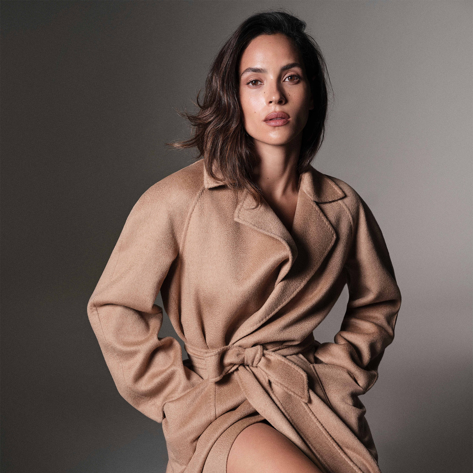 アドリア・アルホナが「2026 WIF Max Mara Face of the Future Award®」を受賞。