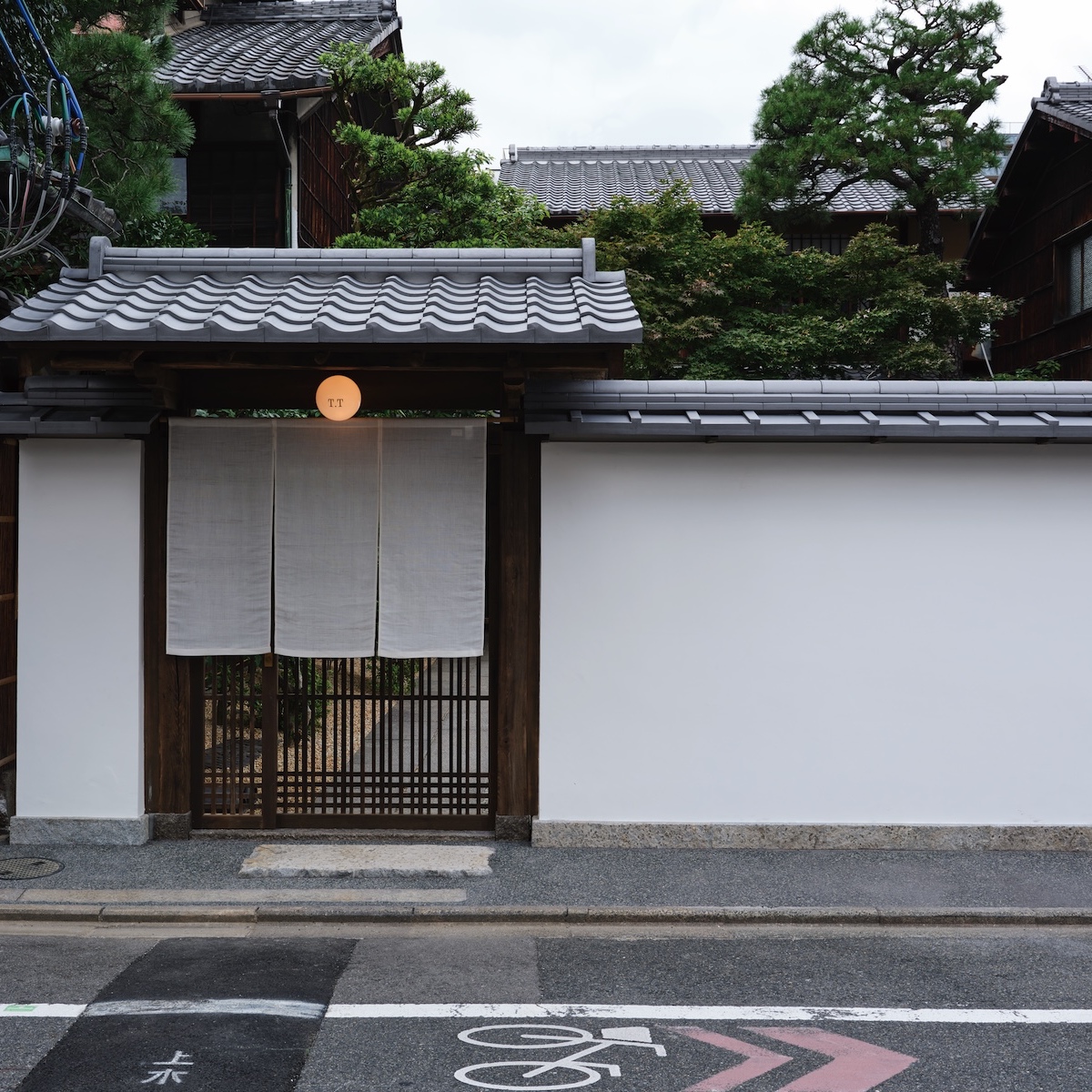 京町家で、衣服と現代の“侘び寂び”が出会う。T.T WOMENの新拠点「T.T 御所南」が10月28日（水）に誕生。