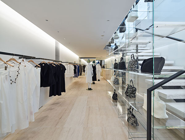 イッセイ ミヤケのふたつの新ショップが青山にオープン ニュース Fashion Madamefigaro Jp フィガロジャポン