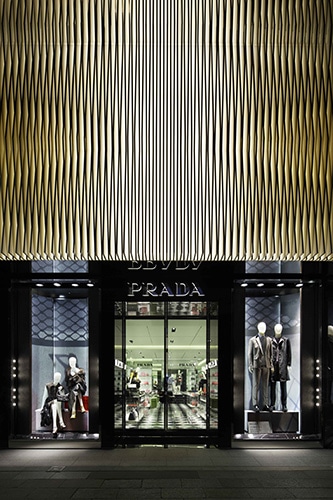 c●Prada_Tokyo Ginza_ext 1.jpg