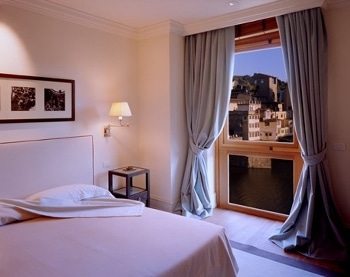27942819-L1-One bedroom suite view.jpg