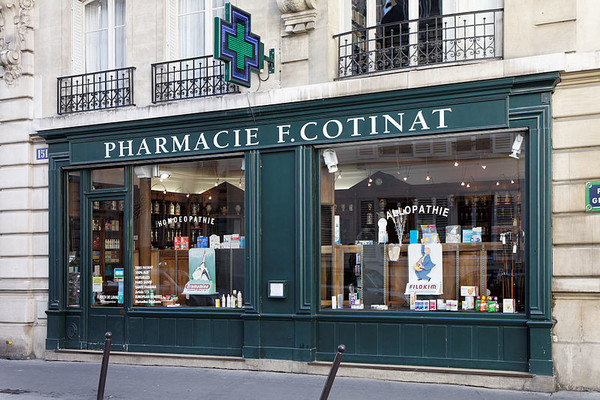 Paris_-_Pharmacie_-_151_rue_de_Grenelle_-_002.jpg