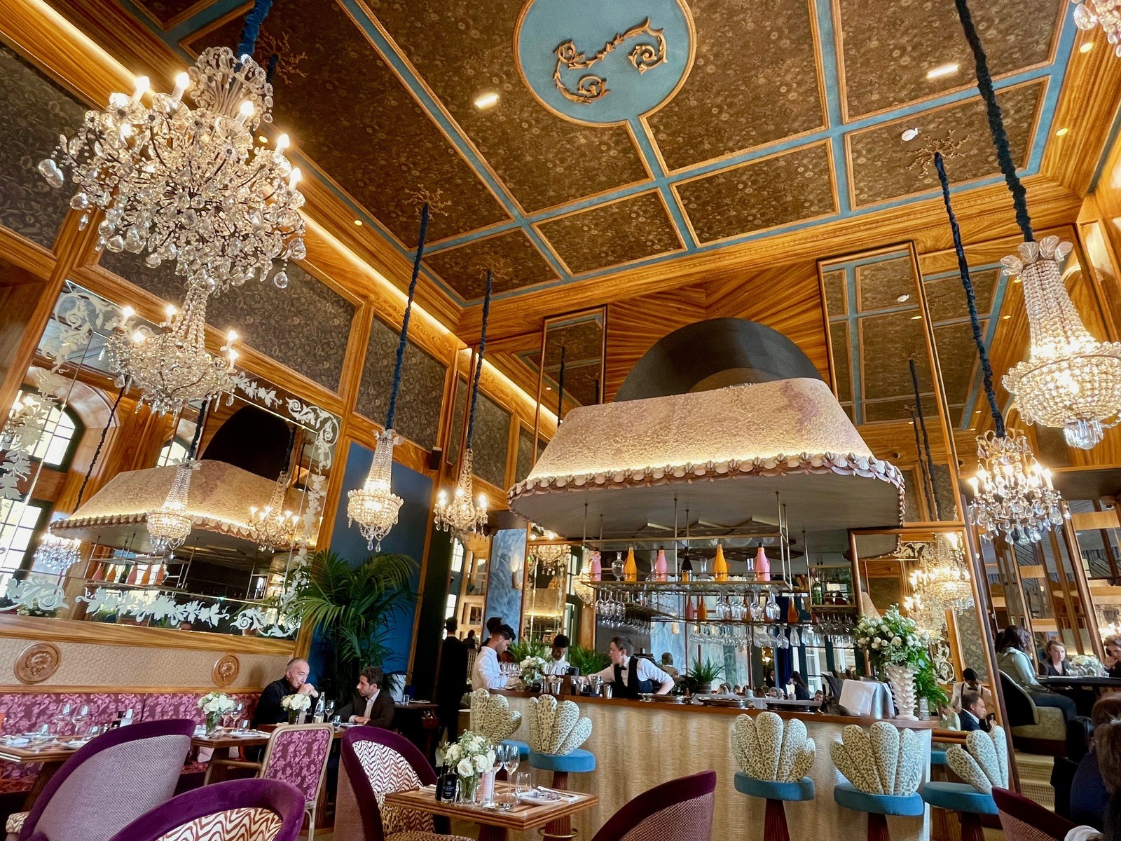 オテル ドゥ ラ マリーヌとカフェ ラペルーズで、栄耀なパリを体験 ...