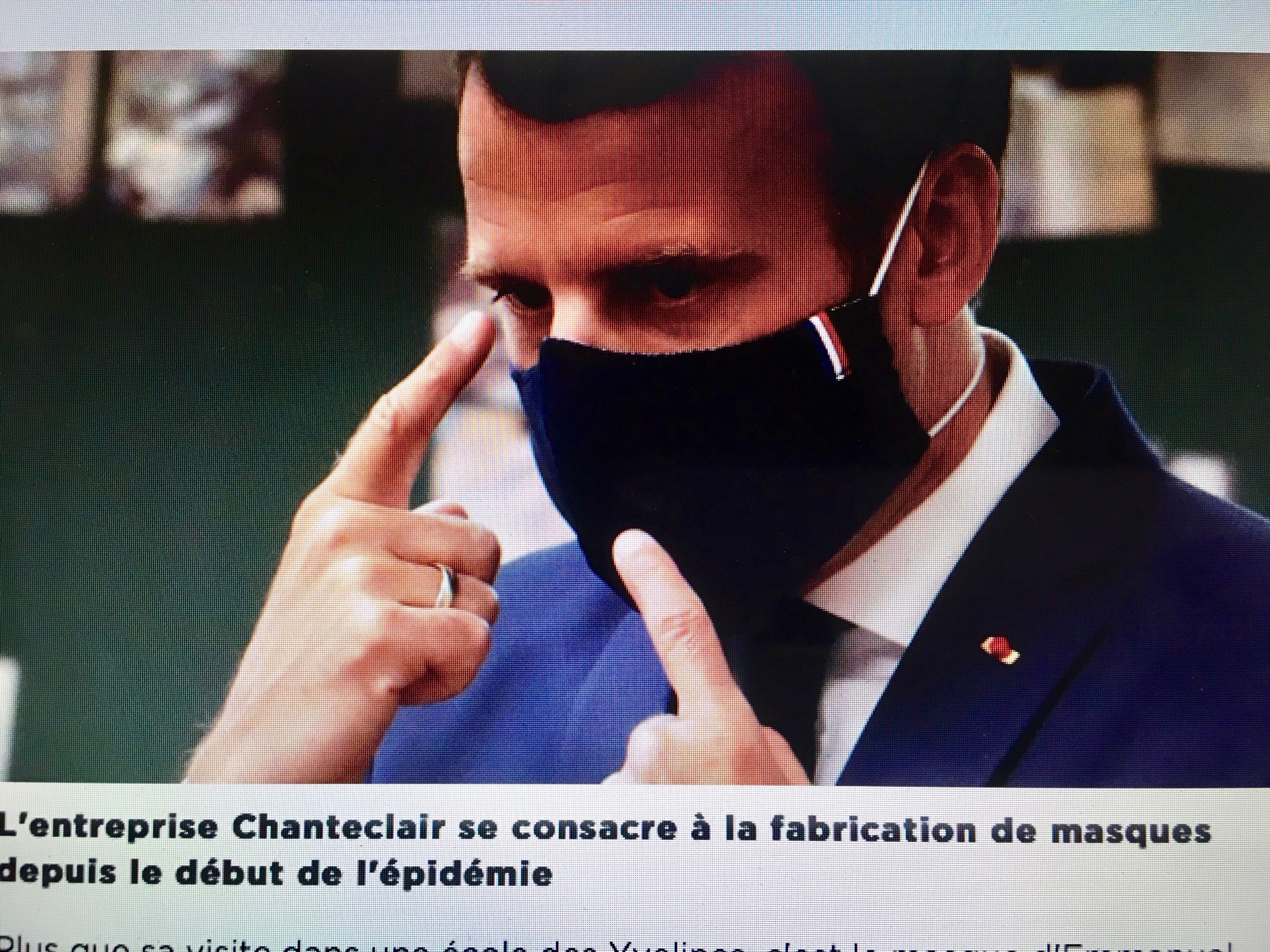 マクロン大統領のトリコロールマスク Chichi Paris パリに住むエステティシャンのblog Paris Madame Figaro Jp フィガロジャポン