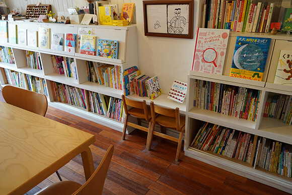 10-211124-kamakura-book-cafe.jpg