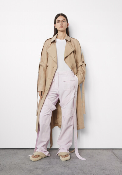 10_Burberry Spring_Summer 2022 Pre-Collection Look 42.jpg