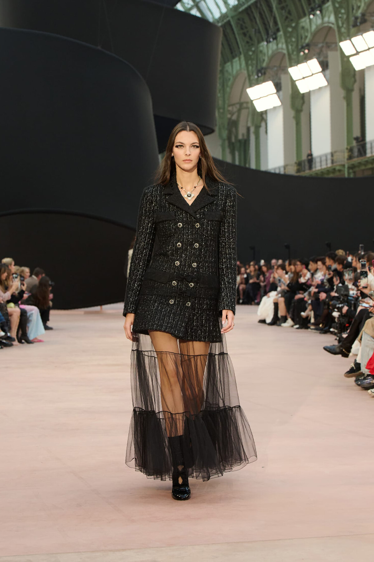 1200-chanel_fw-2025-26-rtw-copyright-chanel-look-01-LD.jpg