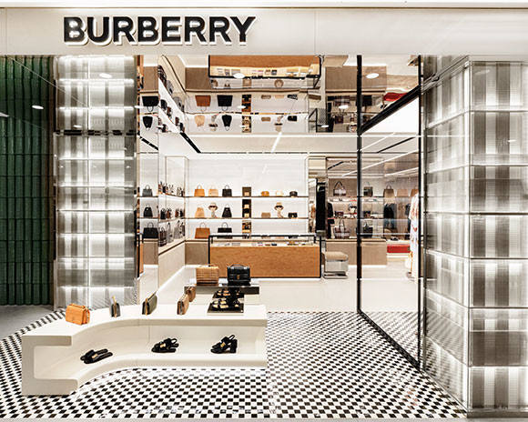 20220704-burberry-store-01.jpg