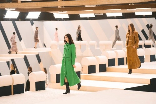 220712-chanel_fw_2022_23_hc_collection_show_finale_copyright_chanel_51-LD.jpg