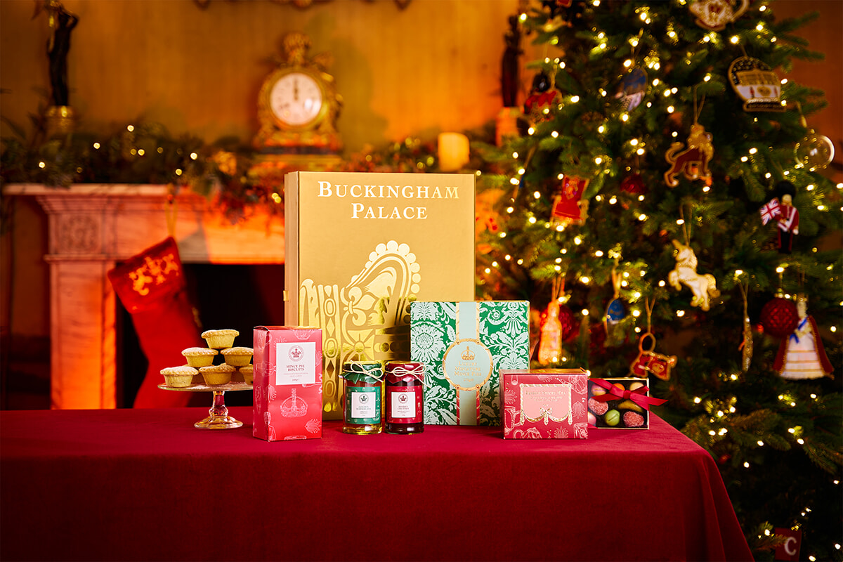 251202-buckingham-palace-christmas-popup-01.jpg